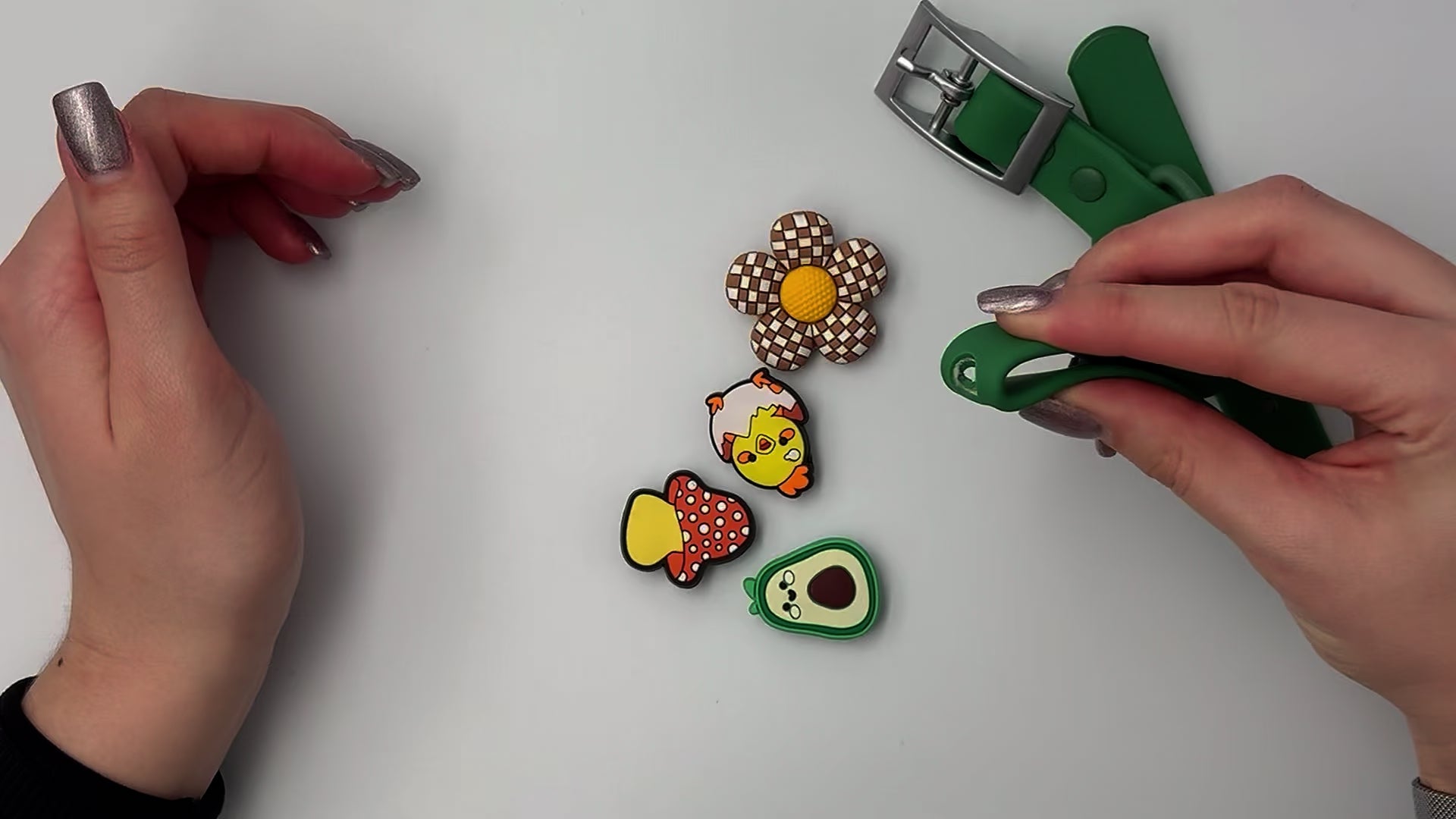 Load video: How to attach and remove charms